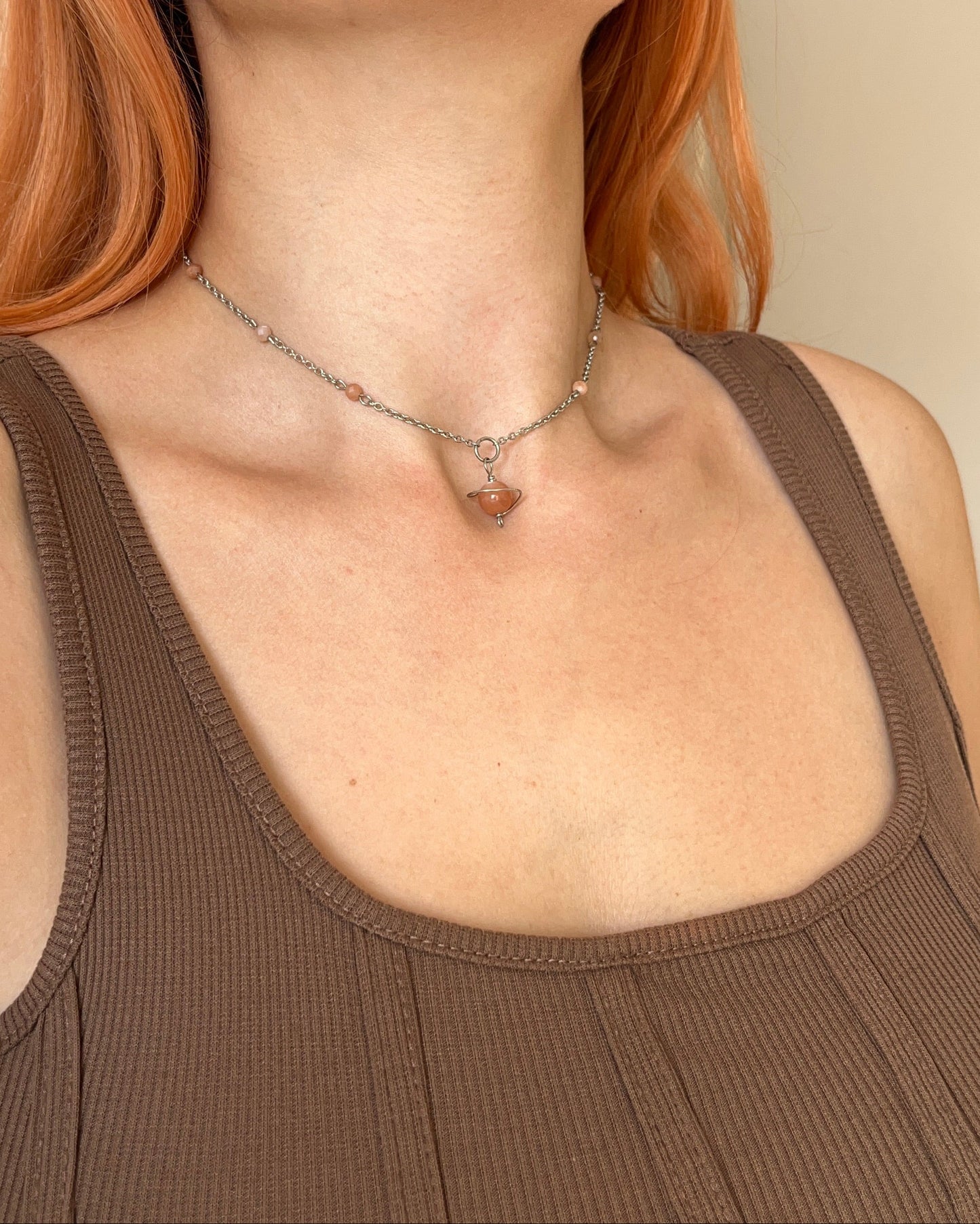 שרשרת צ'וקר כוכב לכת מונסטון אפרסק | סטיינלס סטיל