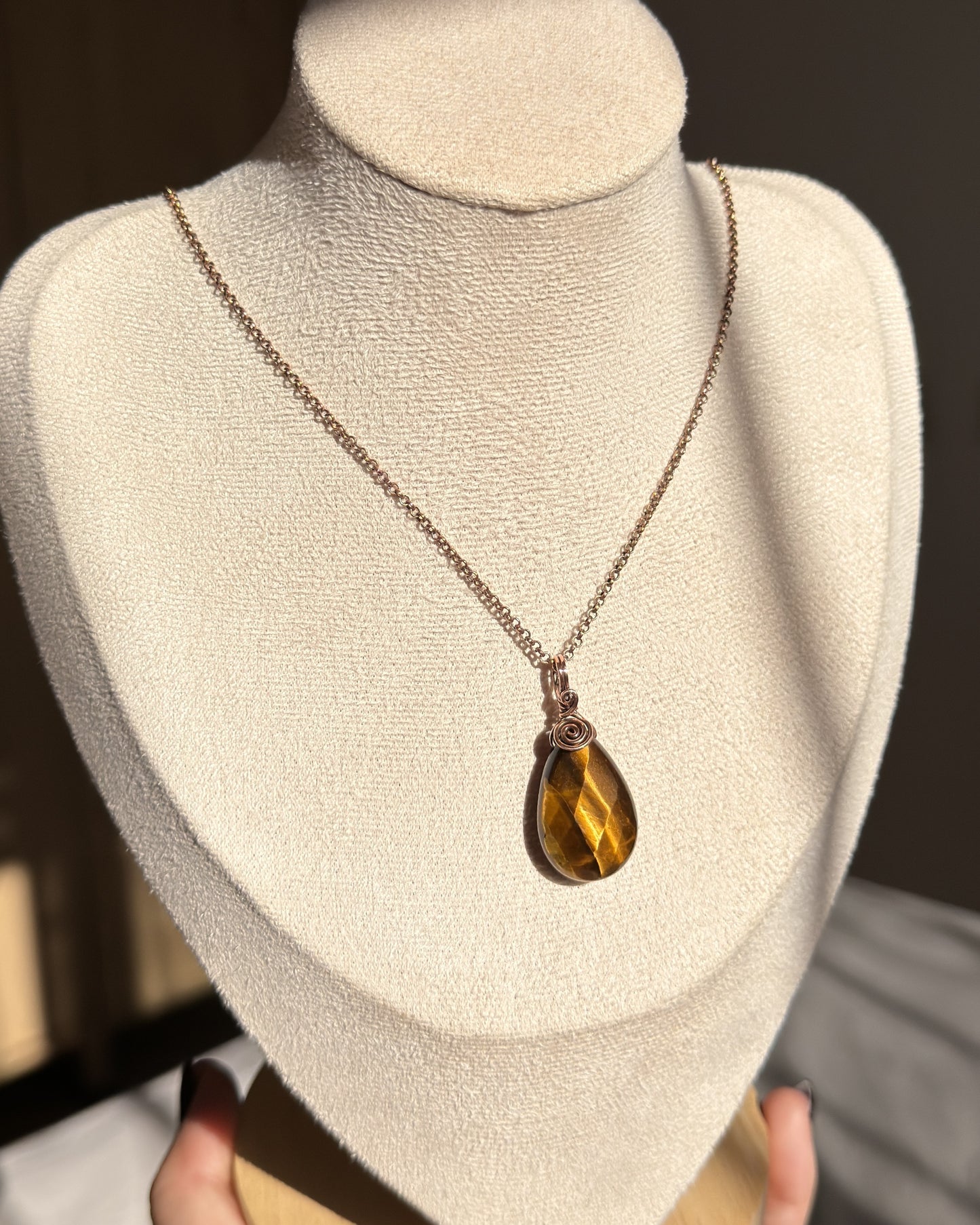 שרשרת נחושת טייגר איי בצורת טיפה