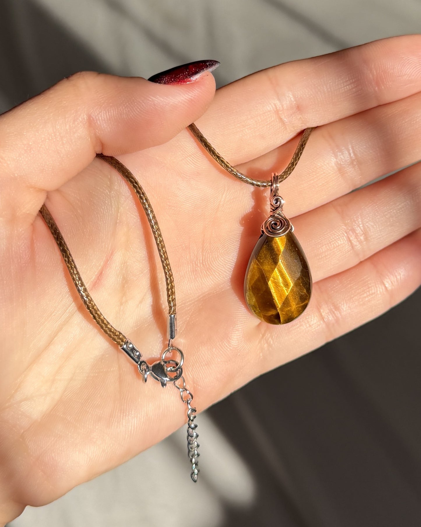 שרשרת נחושת טייגר איי בצורת טיפה