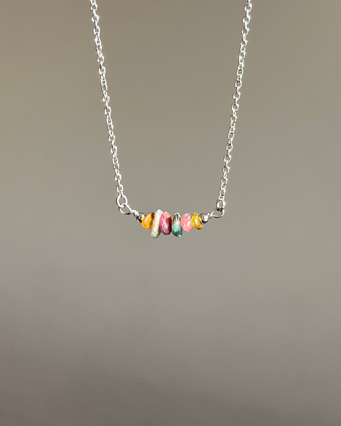 שרשרת צ'וקר חתיכות טורמלין צבעוני | סטיינלס סטיל