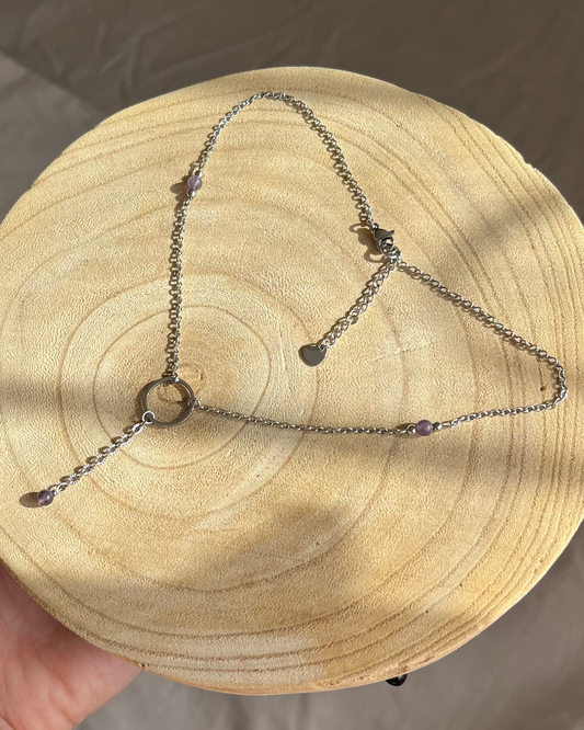 שרשרת צ'וקר חישוק עם עניבה ואבני אמטיסט | סטיינלס סטיל