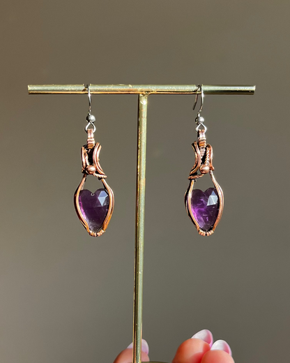 עגילים נחושת אמטיסט בצורת לב