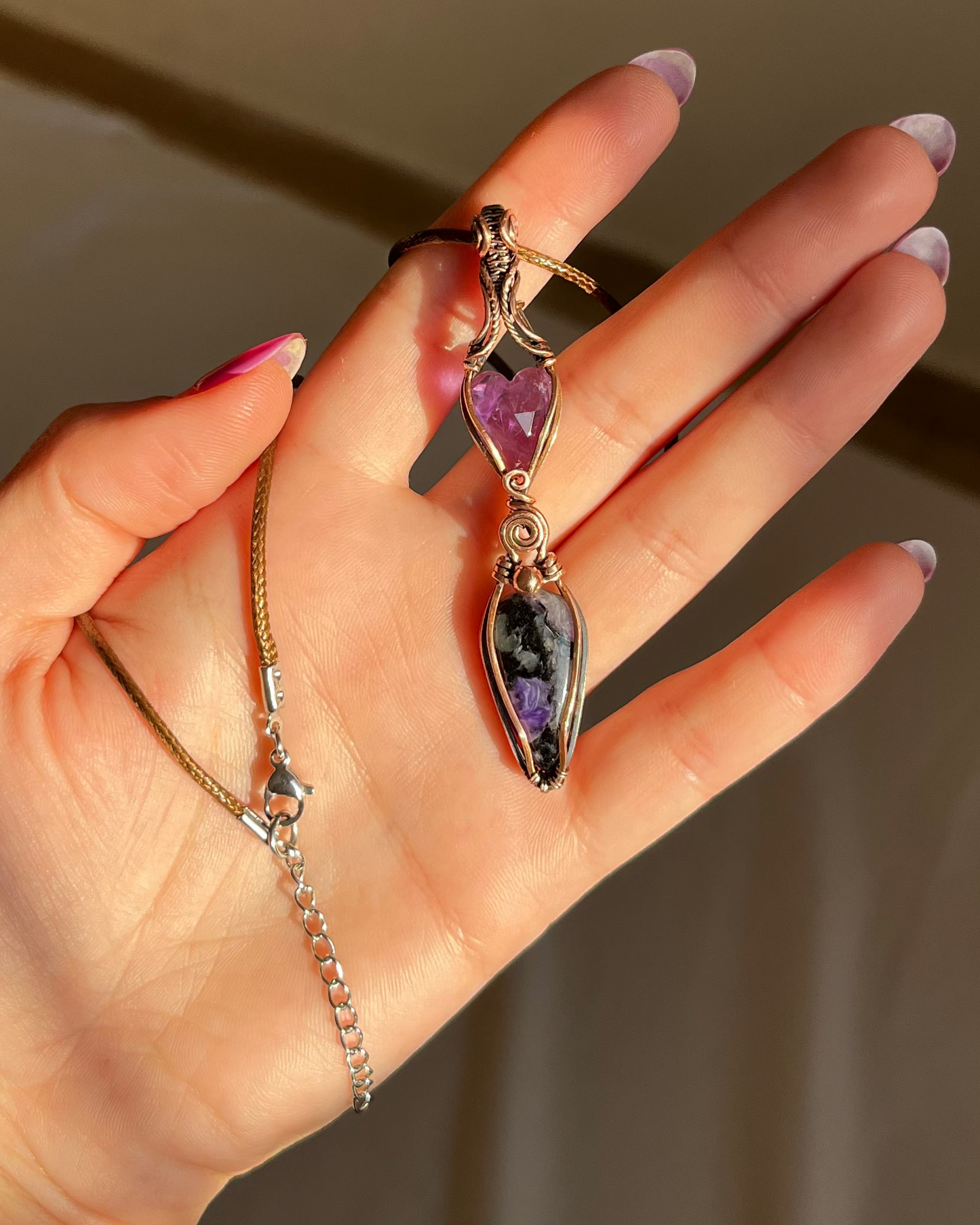שרשרת נחושת צ'רוייט עם לב אמטיסט